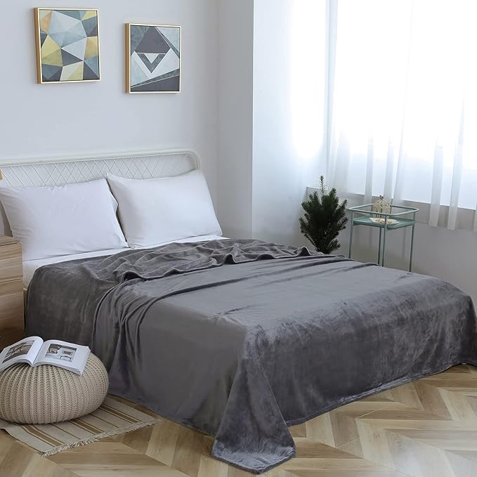 SOCHOW Flannel Fleece Blanket King Size, All Season Lightweight Super Soft Cozy Blanket for Bed or Couch, Grey(90inch X108'')