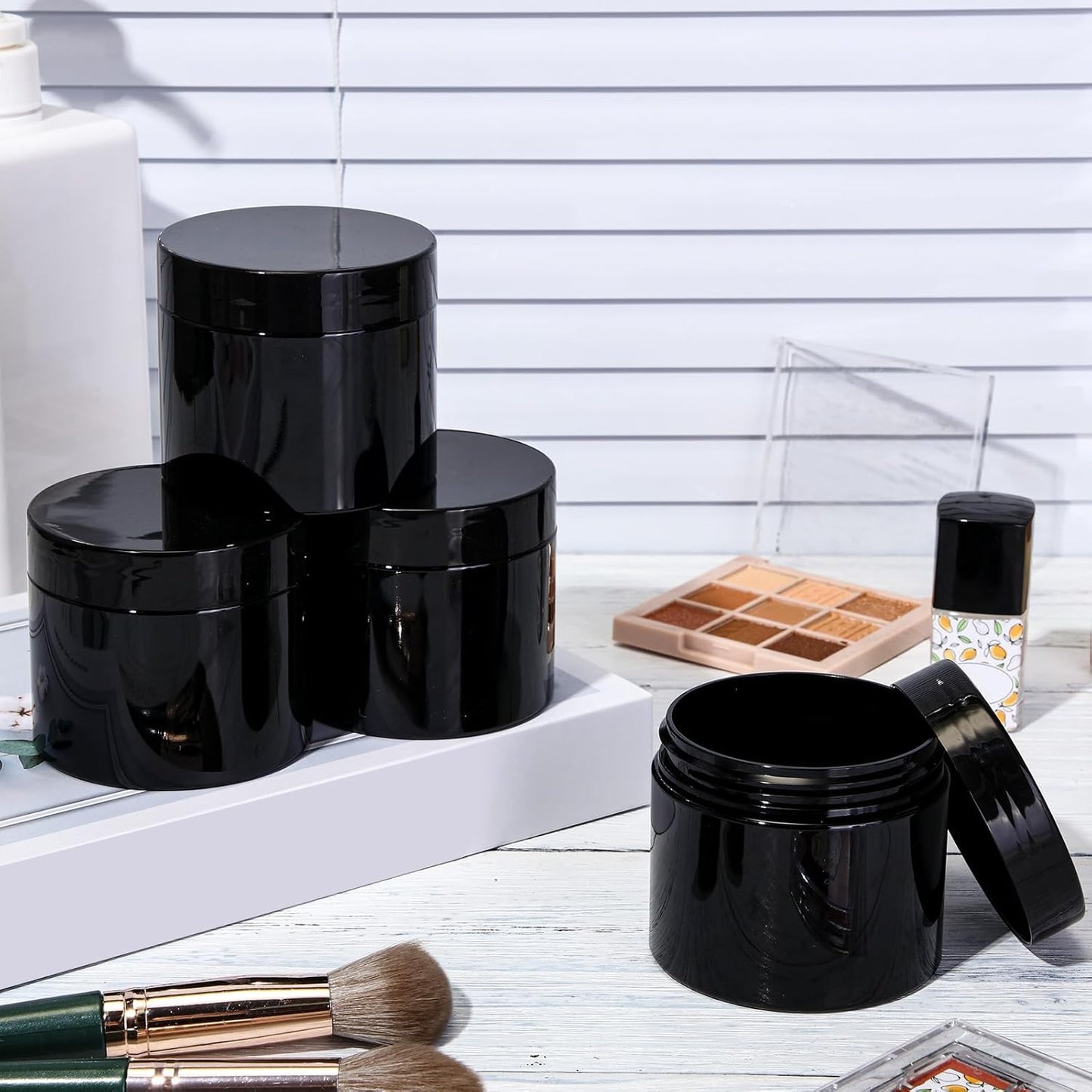 SATINIOR 24 Pieces Empty Clear Plastic Jars with Lids Round Storage Containers Wide Mouth for Beauty Product Cosmetic Cream Lotion Liquid Butter Craft and Food(Black,6 oz)