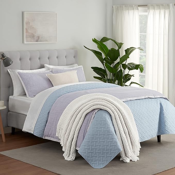 Serta ComfortSure Pinsonic Quilt Set King/Cal King Bedding Set in Light Blue