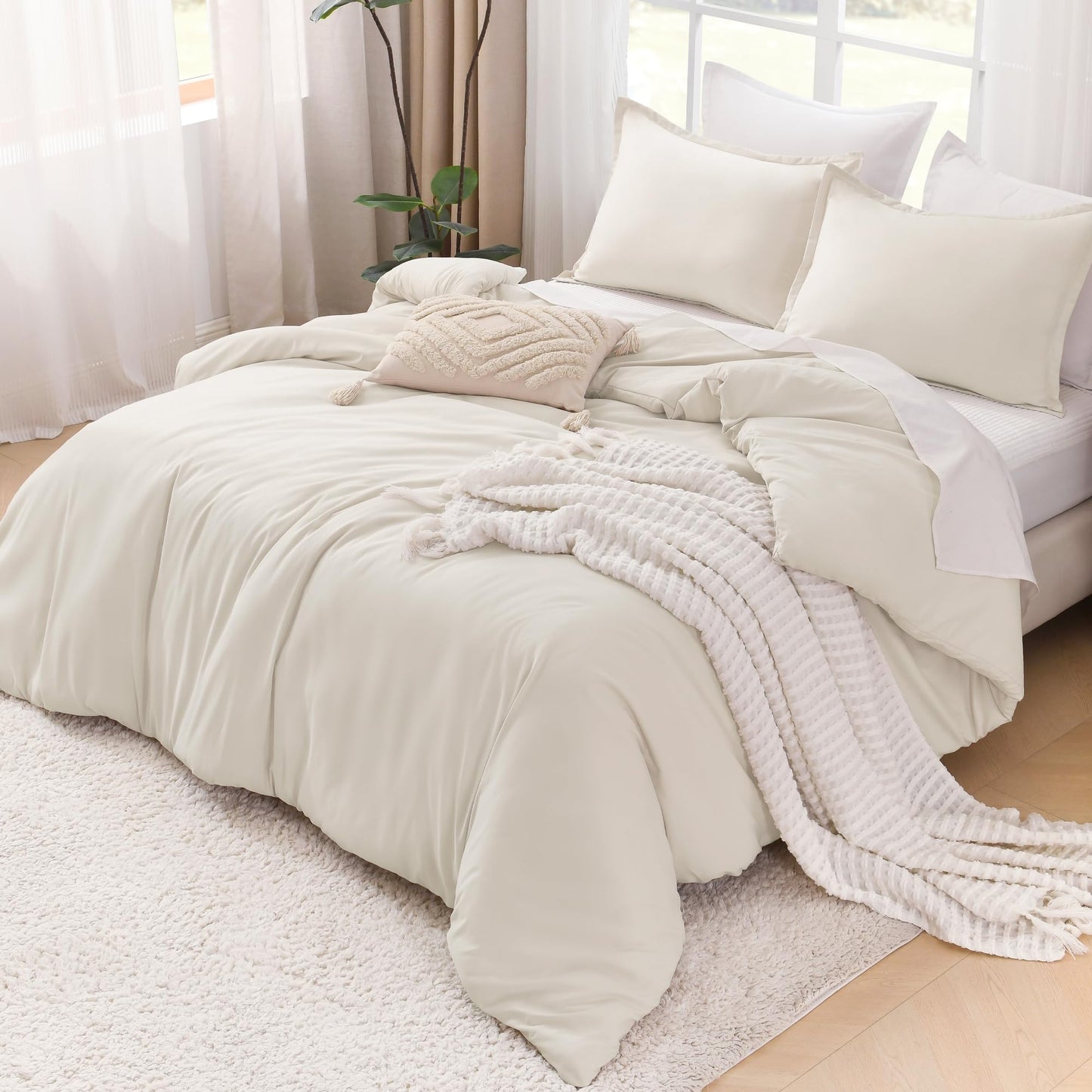 Litanika Queen Comforter Set Beige, 3 Pieces Lightweight Fluffy Solid Bedding Comforter Set, Down Alternative Comforter All Season Bed Set Gift Choice